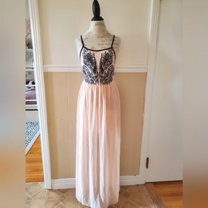 Like new gorgeous peach tone maxi dress
